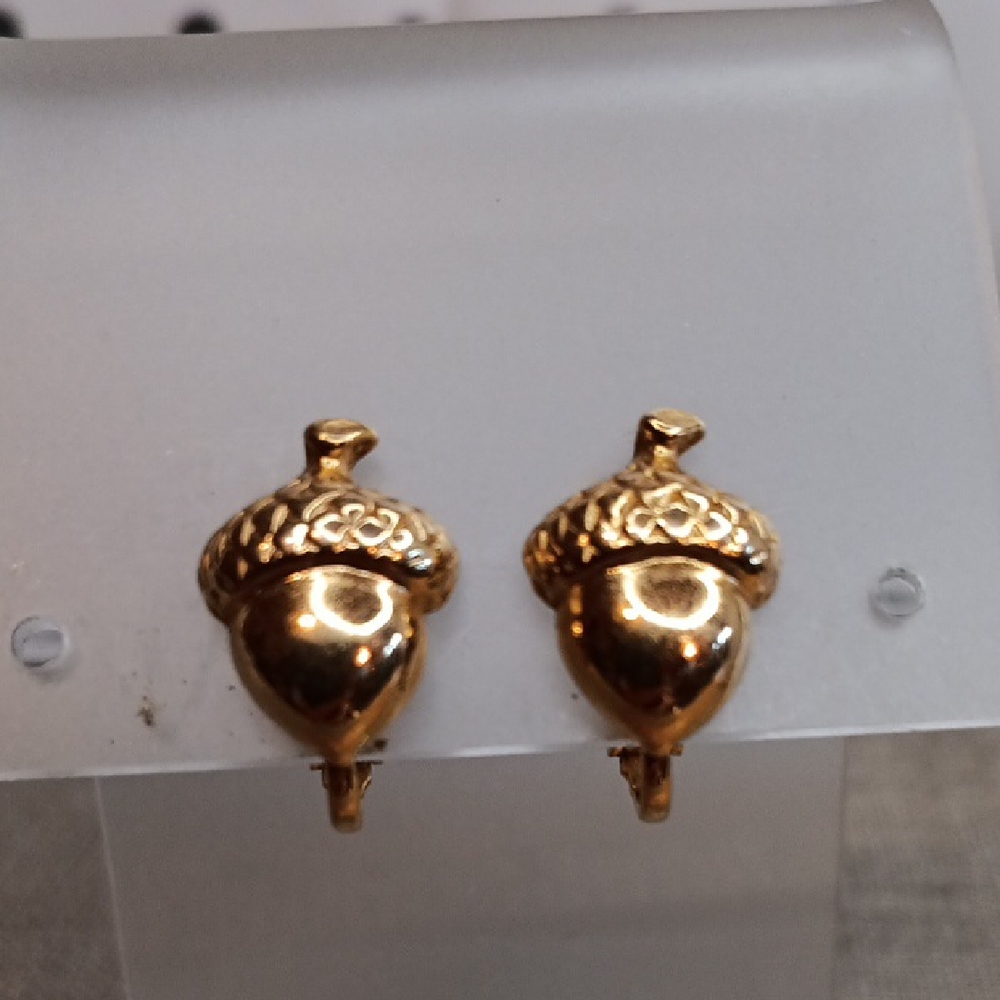 Avon Gold Tone Acorn Clip Earrings Vintage